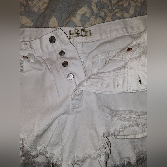We the Free high waist shorts. White. Size 30 - Picture 3 of 3